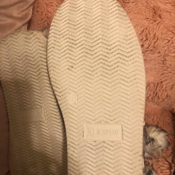 Like New Just Fab Ugg inspired faux fur snow boots - Picture 4 of 6